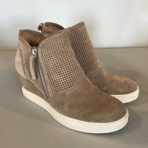 Sofft light taupe suede sneaker booties. Size 8
